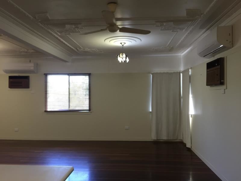 305 East Street, Depot Hill QLD 4700